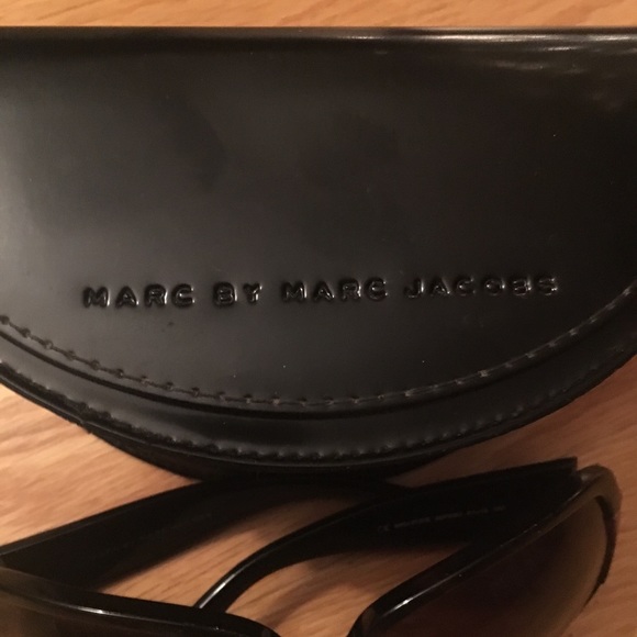 Marc Jacobs Sunglasses - Picture 2 of 2
